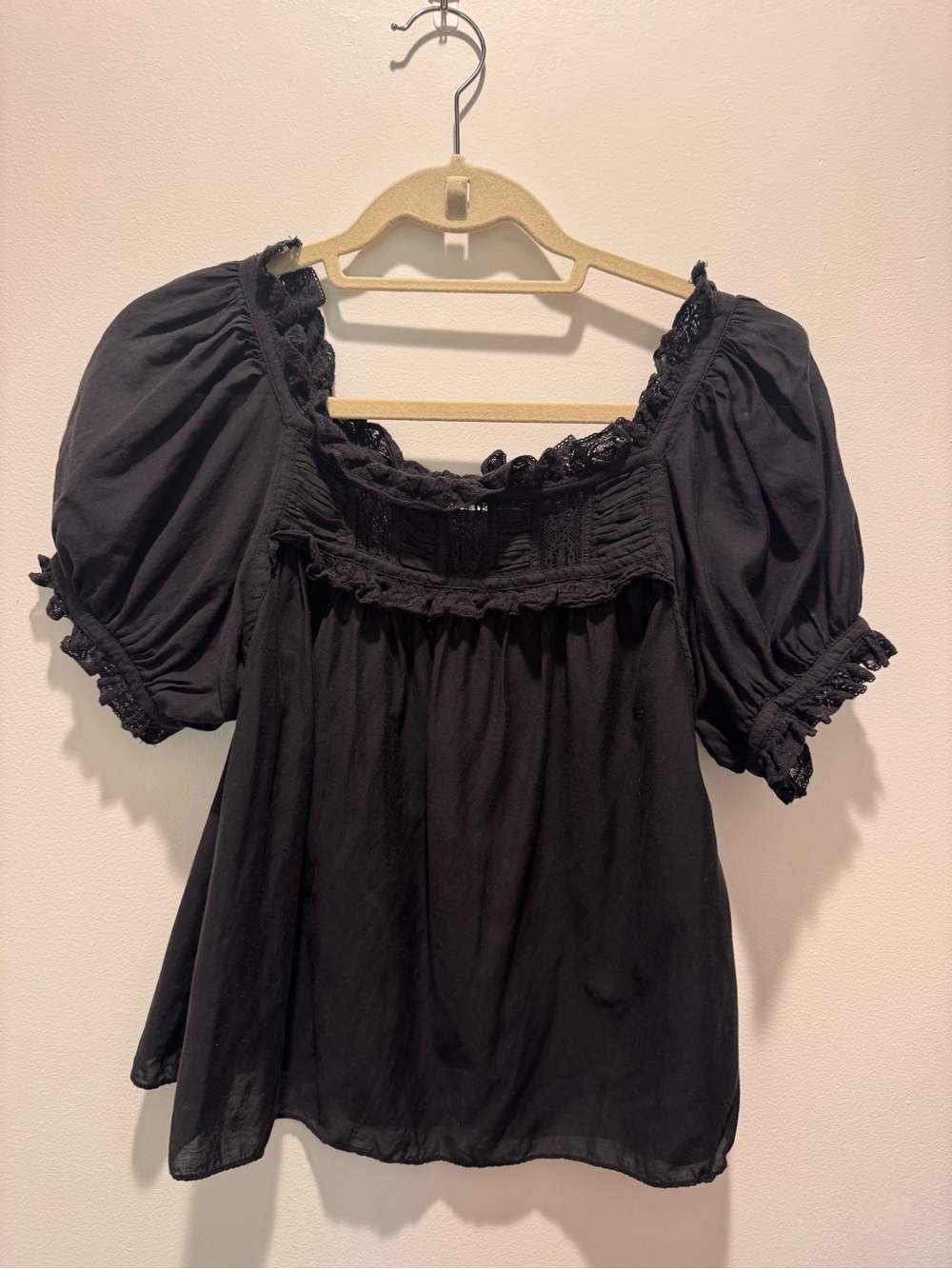 Doen Black Lace-Trim Puff Sleeve Blouse